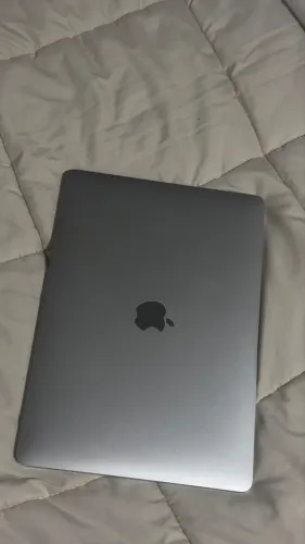 MacBook Pro 13 - i5 - 8GB - 256GB - Bateria com só 93 ciclos, 4 portas Thunderbolt/USB-C