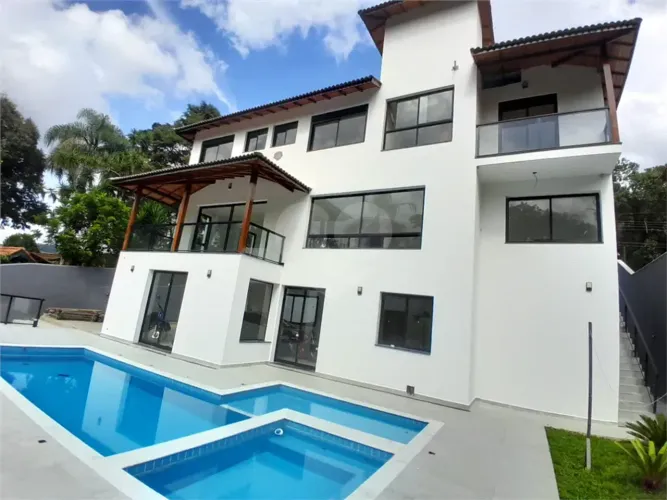 Condomínio com 3 quartos à venda ou para locação em Caraguatá - SP