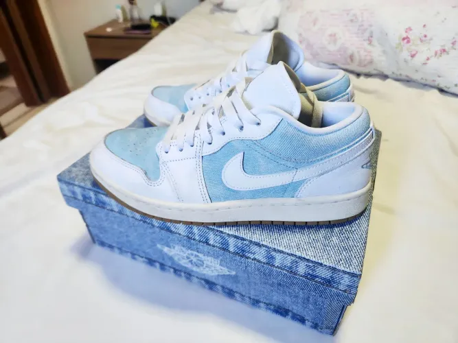 Air Jordan 1 Low SE Azul e Branco