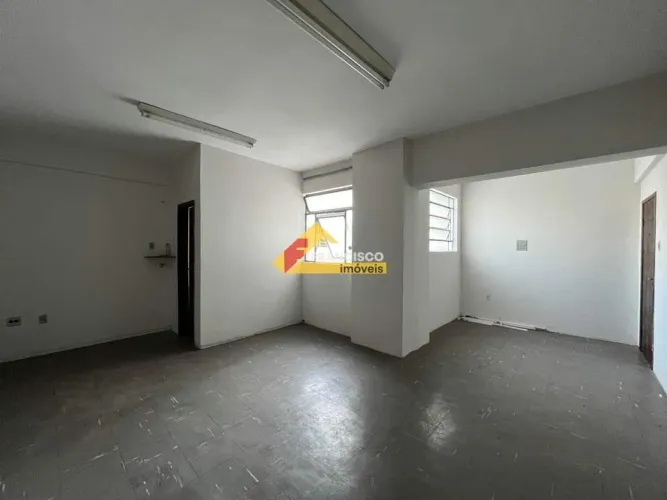 Sala localizada no bairro Centro
