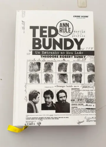 Livro Ted Bundy Um estranho só seu lado Darkside
