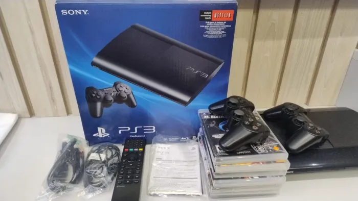 Playstation 3 com Caixa e Jogos