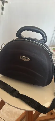 Frasqueira Necessaire de Viagem Rígida da marca Diplomata.