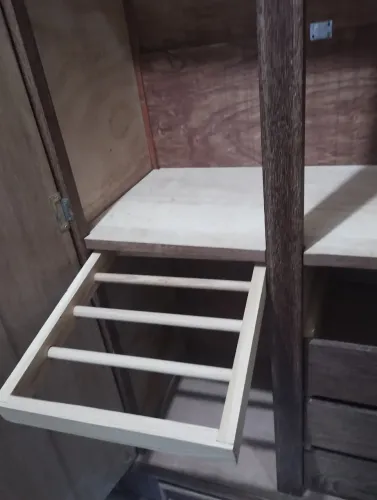 Guarda Roupa de Sucupira com Maleiro Usado