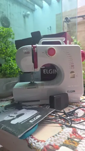 Vendo máquina de costura Singer