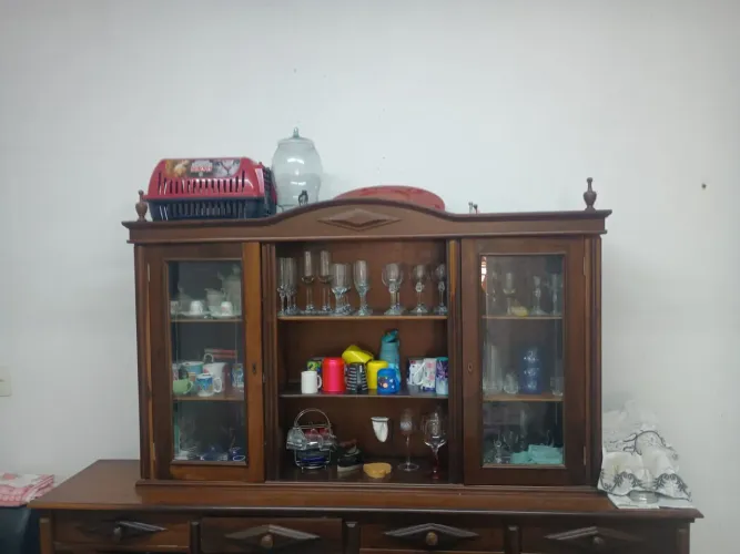 Arca e buffet de madeira maciça 