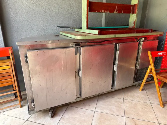 Freezer balcão refrigerado