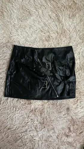 Mini saia preta de PU