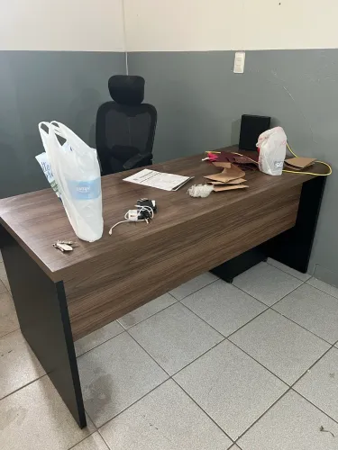 Vendo mesa e cadeira para escritório
