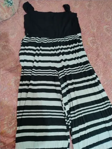 Macacão longo preto e branco plus size