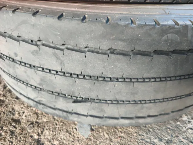 Vendo 4 carcaça de pneus Michelin 235.75 R17,5