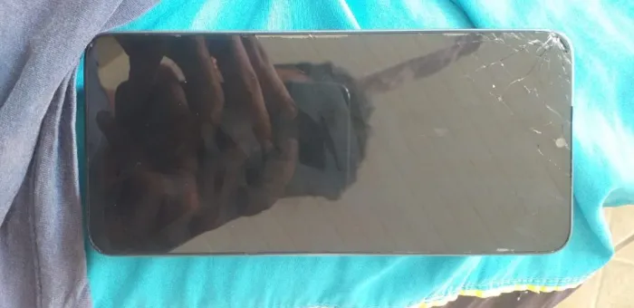 Vendo o poco c65 com a tela quebrada
