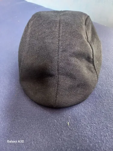 Boina preta estilosa