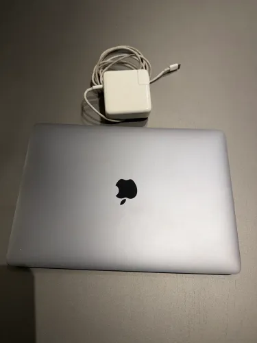 MacBook Pro 13 polegadas l Intel i5 2,3 GHz l 256 GB