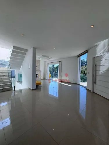 Excelente casa em condomínio fechado em Arujá