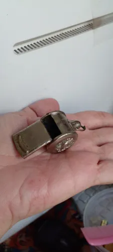 Antigo apito militar