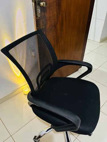 Cadeira de escritório (tela mesh)