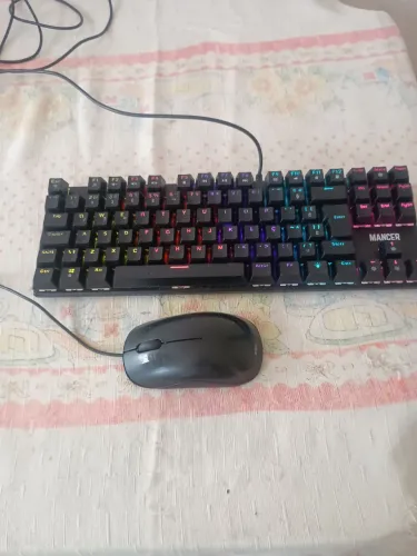 Teclado Gamer e Mouse e Caixa de Som