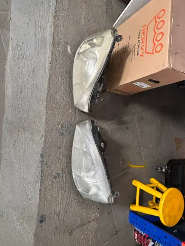 Par de faróis Corsa Montana 2002 até 2012