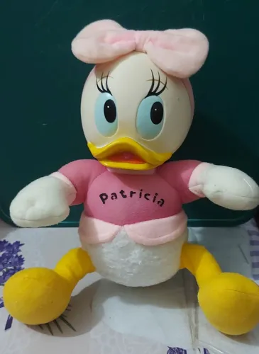 Boneca de pelúcia patrícia da série DuckTales