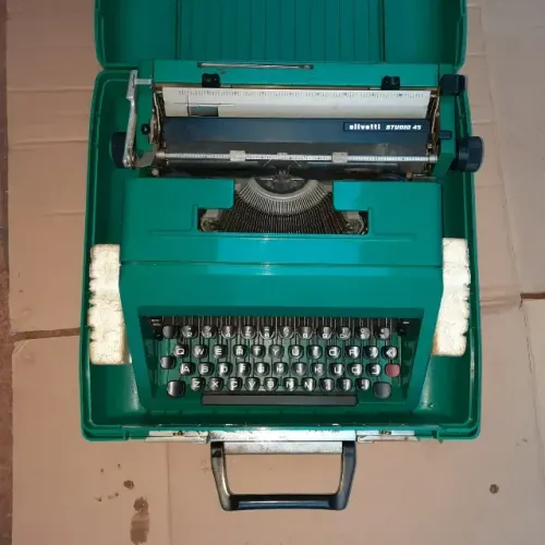 Maquina De Escrever Olivetti Studio 45 Perfeita