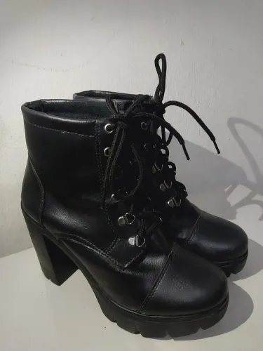 Bota Coturno tratorada, tamanho 38