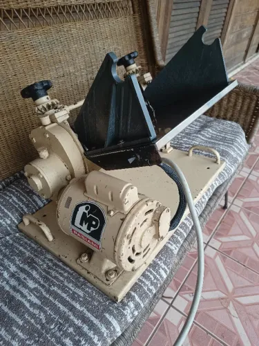 Cilindro Laminador De Massa Elétrico Pasiani Rolo 30cm - Motor Kohlbach 1/3 CV