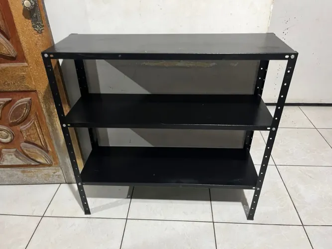 Estante de ferro