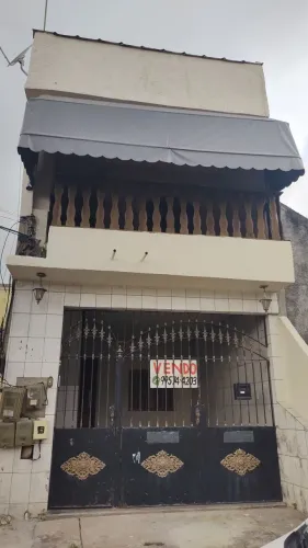 Vendo duas casas perto da praça da Trindade, valor de entrada 140.000 + parcelas
