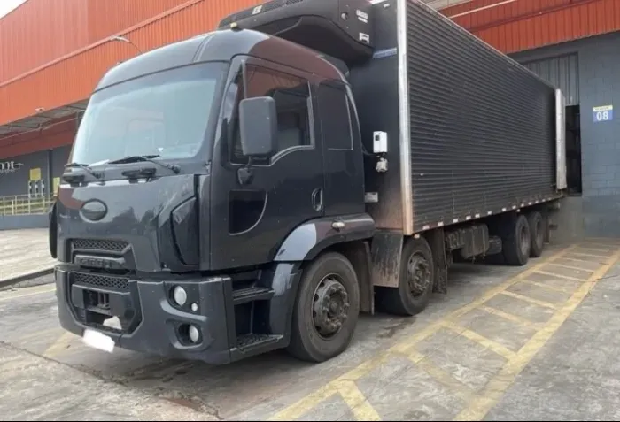 Ford cargo 2423 Bi-truck baú 