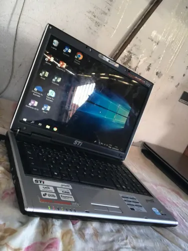 Notebook  sti ótimo estudar e trabalhar pra