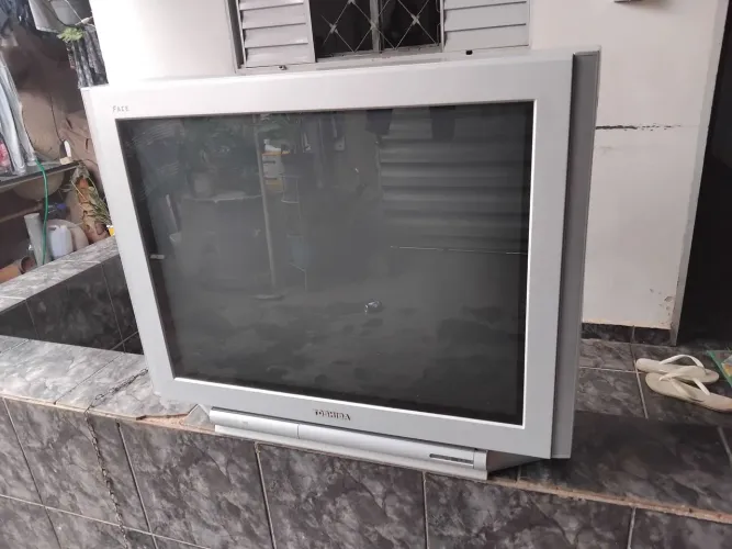 Tv de tubo toshiba face 34"