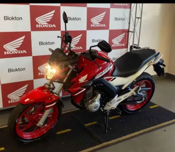 Sem muitos detalhes, linda , impecável