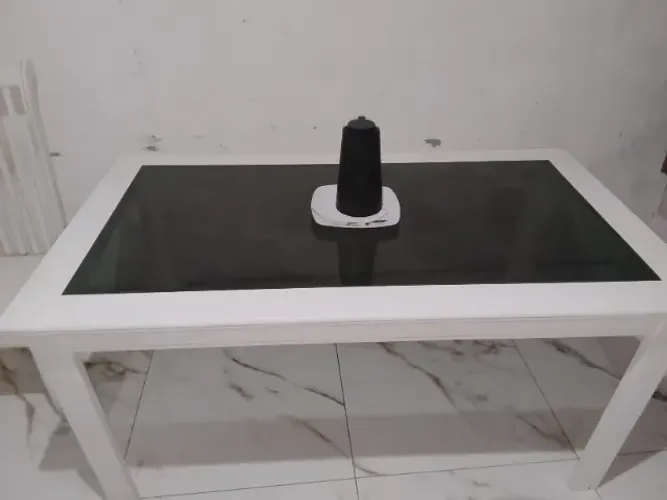 Mesa de jantar quadrada de vidro, com 3 cadeiras