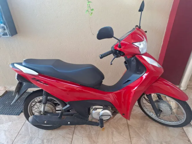 Biz Honda vermelha