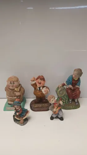 conjunto de bibelôs decorativas em resina 5 peças pelo valor anunciado