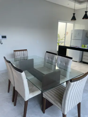 Mesa com 6 cadeiras