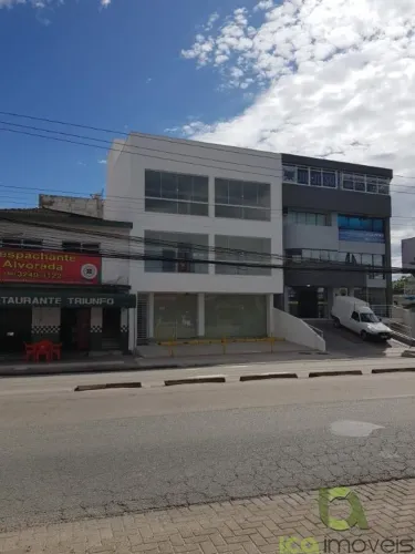 SALA AMPLA EM BARREIROS PARA LOCAÇÃO.