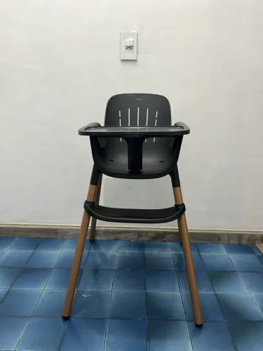 Vende-se Cadeira de Alimentação 