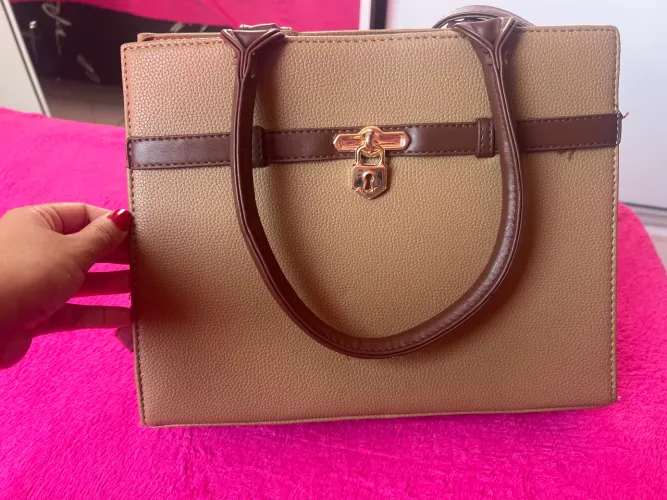 Estou revendendo bolsas