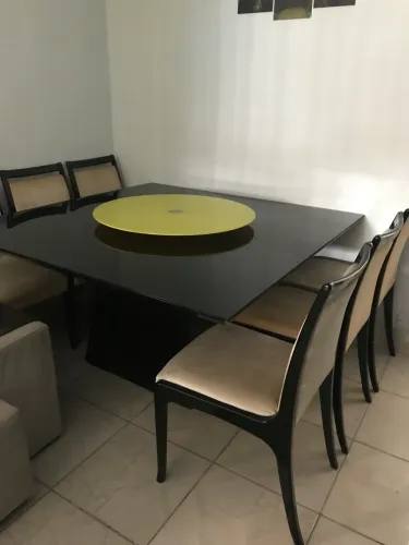 Mesa de vidro com tampo giratório e 6 cadeiras