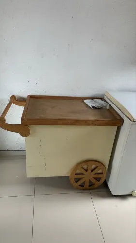 Carrinho de madeira para decoração 