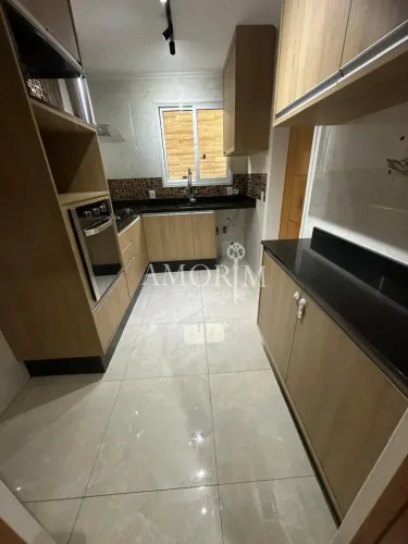 CASA EM CONDOMÍNIO À VENDA NO PORTAL DOS IPÊS COM 3 QUARTOS 1 SUÍTE PISCINA E 2 VAGAS EM C