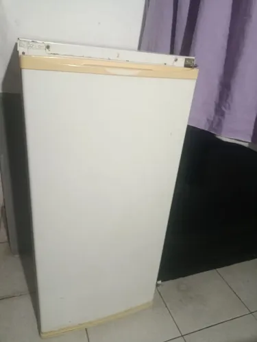 Geladeira boa e funcionando tudo