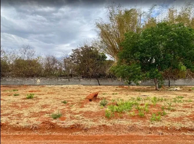 Vendo lote de 700 m² em condomínio murado no Paranoá