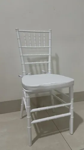 Decoração. Cadeiras tifanny