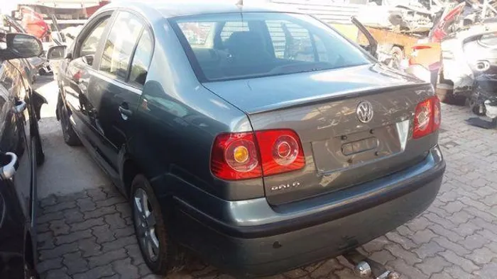 Peças usadas VW Polo Sedan 2009 1.6 flex 104cv IOT1247