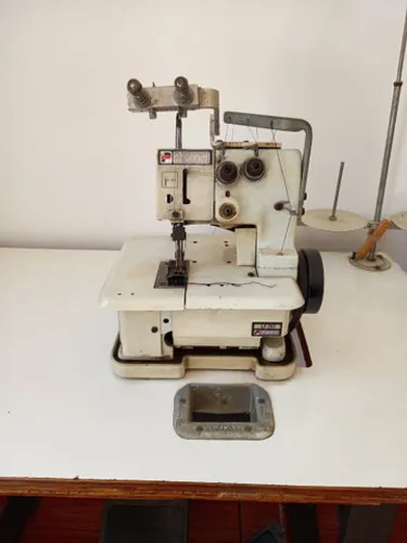 Máquina de costura galoneira