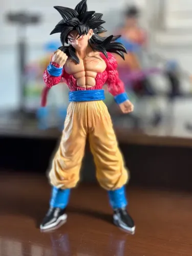 Figure 30 centímetros Goku SSJ4
