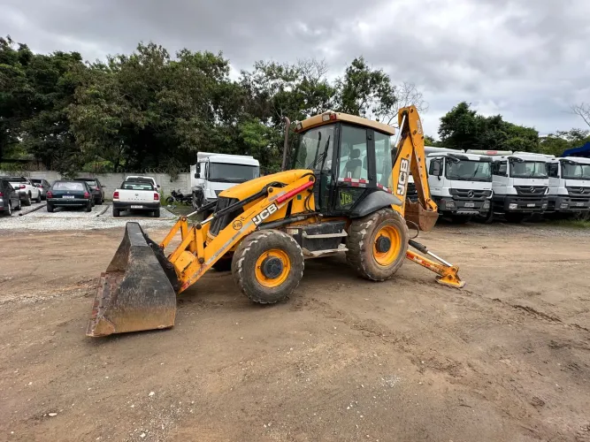 Retroescavadeira JCB 3C 2013 4X4 